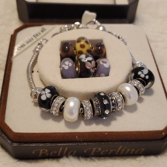 Charm bracelet - Picture 1 of 2